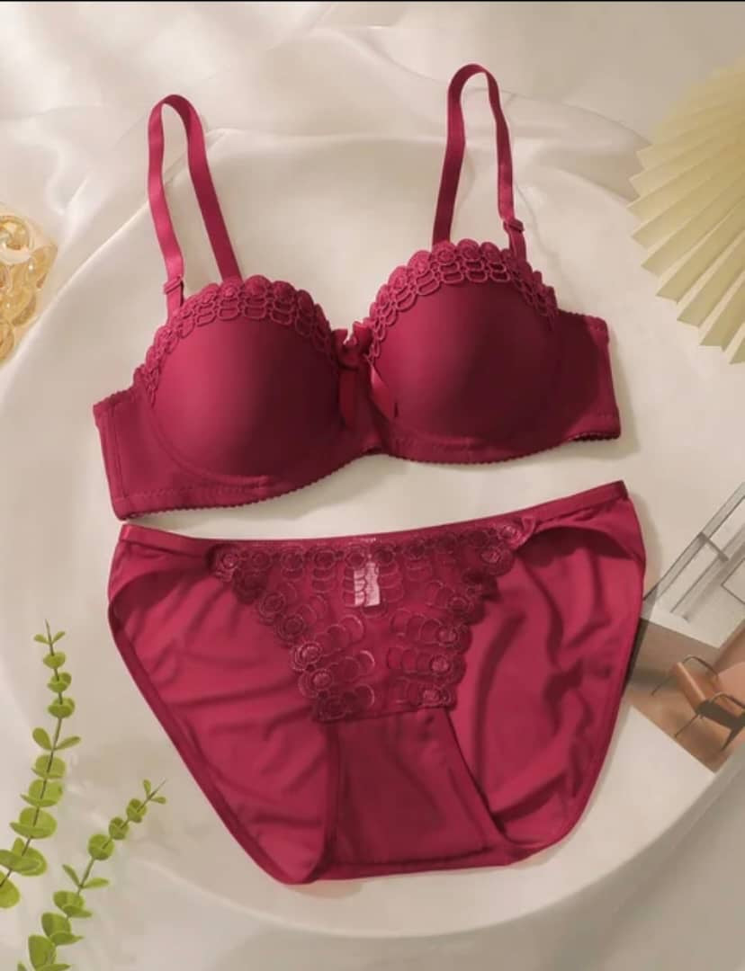 ENSEMBLE SOUTIEN-GORGE ET SLIP ROUGE