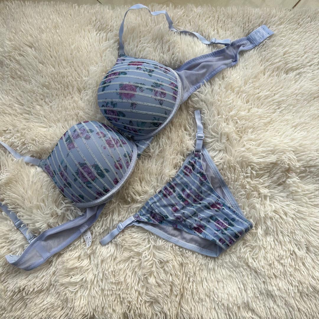 ENSEMBLE SOUTIEN-GORGE ET SLIP BLEU CLAIR