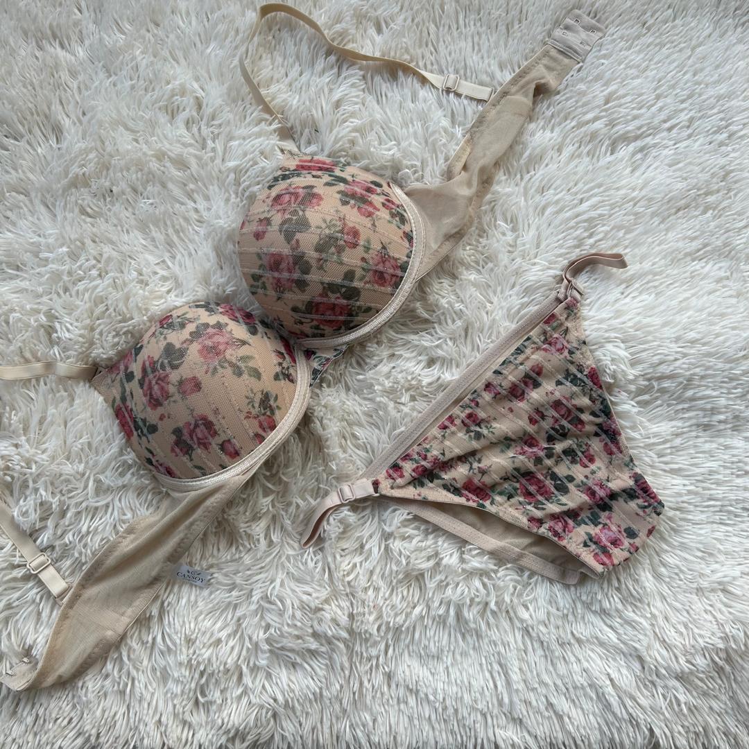 ENSEMBLE SOUTIEN-GORGE ET SLIP BEIGE CLAIR