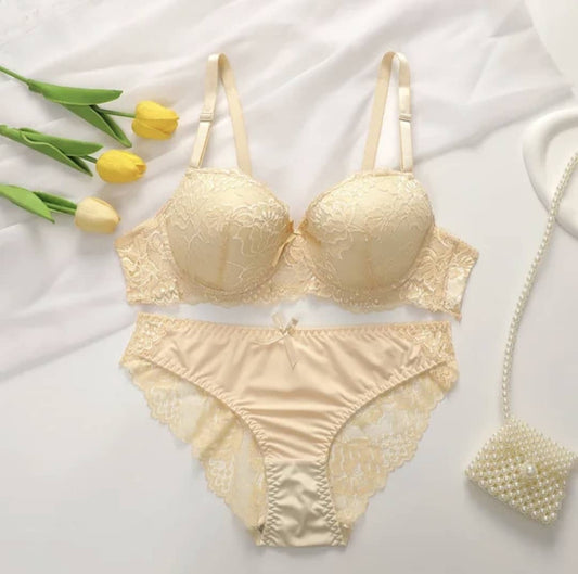 ENSEMBLE SOUTIEN-GORGE ET SLIP BEIGE
