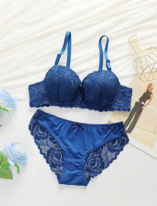 ENSEMBLE SOUTIEN-GORGE ET SLIP BLEU