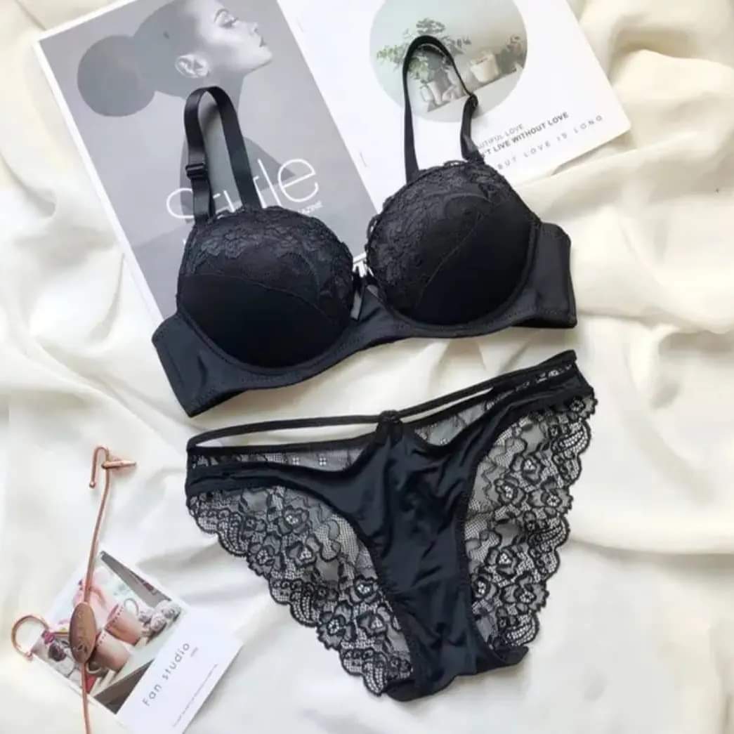 ENSEMBLE SOUTIEN-GORGE ET SLIP NOIR